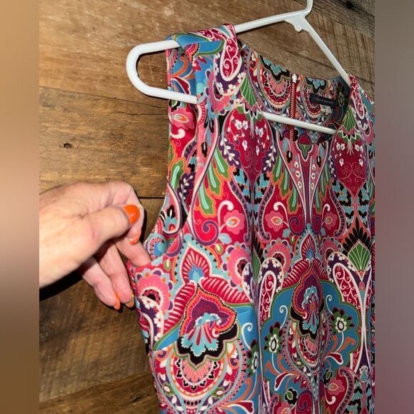 Tommy Hilfiger BOLERO PAISLEY PRINT JERSEY SLEEVELESS DRESS IN DRAGONFRUIT MULTI - Picture 4 of 16